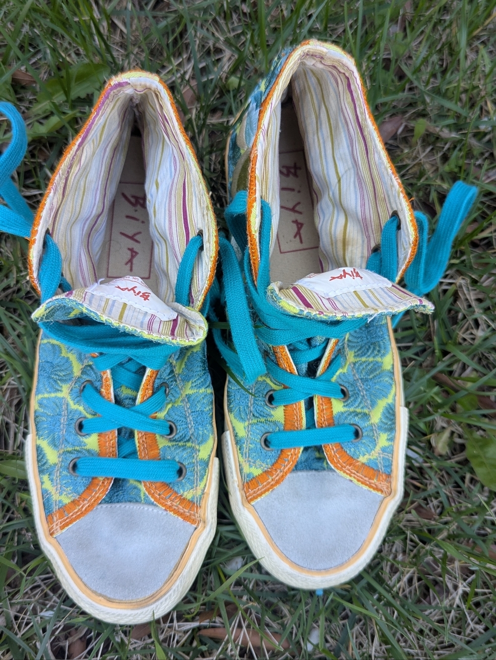 Johnny Was Biya Turquoise Floral Embroidered Vintage High-Top Sneakers Women's 8 - Picture 2 of 7